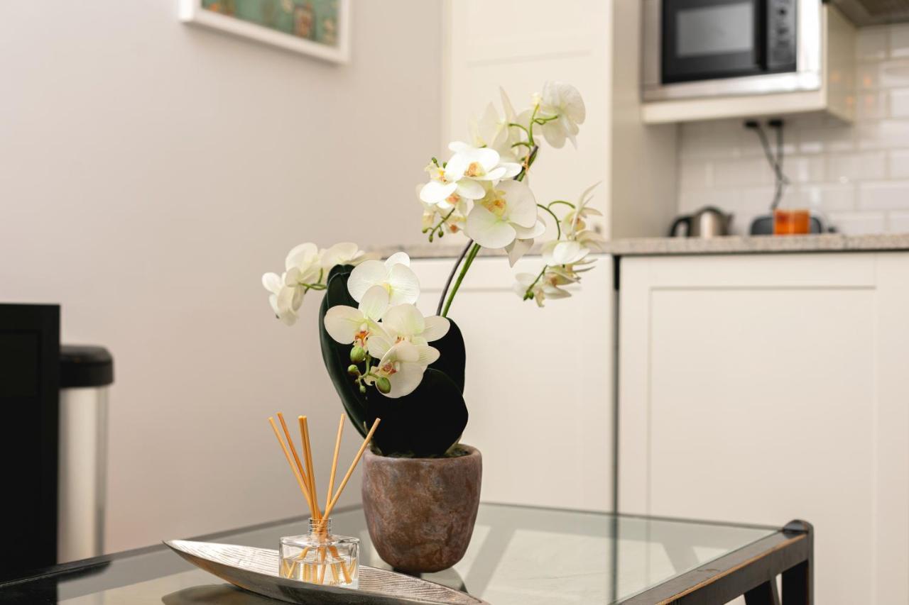 Penthousestays Notting Hill - Spacious 3 Bedroom King Bed Apartment - Near Portobello Road & Kensington High Street لندن المظهر الخارجي الصورة